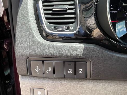 Used 2018 Kia Sedona SX FWD image 12