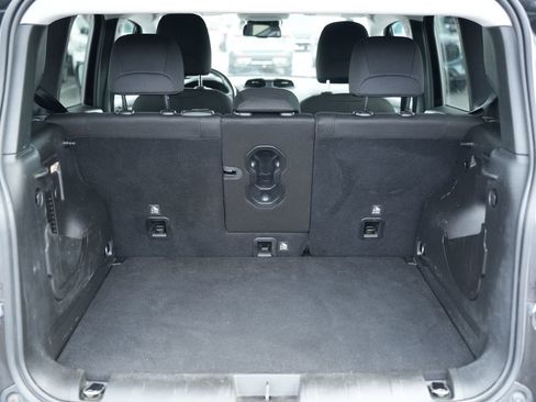 Used 2021 Jeep Renegade Latitude w/ Luxury Group I image 12