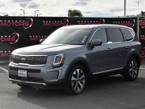 Used 2020 Kia Telluride EX w/ EX Premium Package image 3