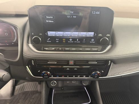 Used 2023 Nissan Rogue Platinum AWD/4WD image 19