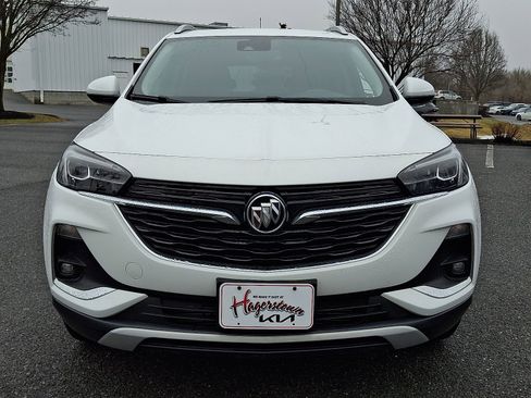 Used 2023 Buick Encore GX Essence image 2