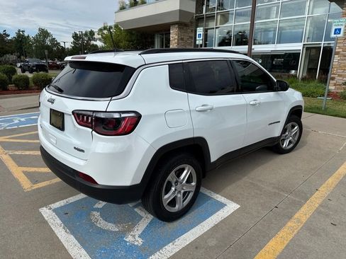 Used 2024 Jeep Compass Latitude w/ Sun and Sound Group AWD/4WD image 3