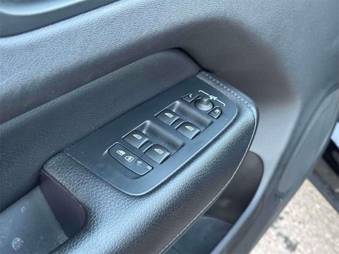 Used 2020 Volvo XC60 T5 Momentum w/ Protection Package Premier image 16