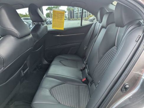Used 2022 Toyota Camry SE FWD image 14