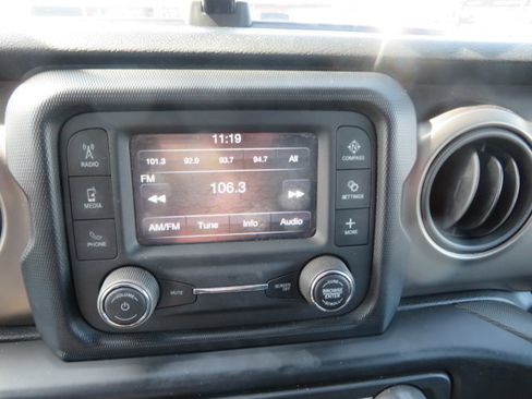 Used 2019 Jeep Wrangler Unlimited Sport image 28