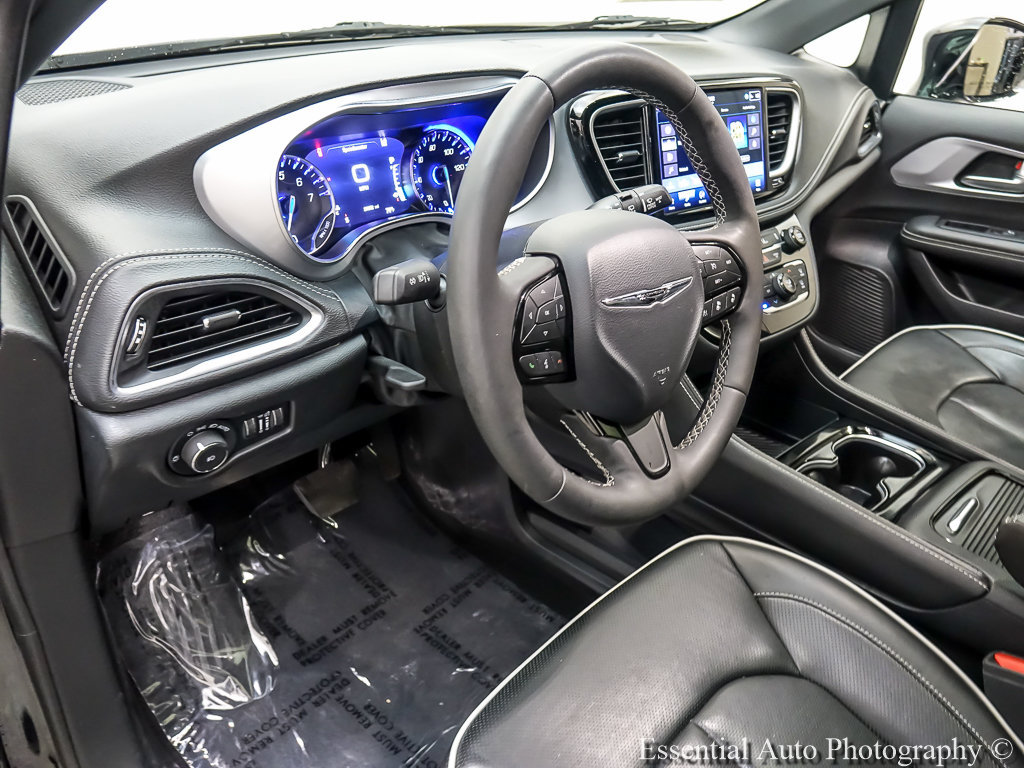 Used 2025 Chrysler Pacifica Limited FWD image 10