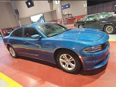 Used 2021 Dodge Charger SXT RWD image 2