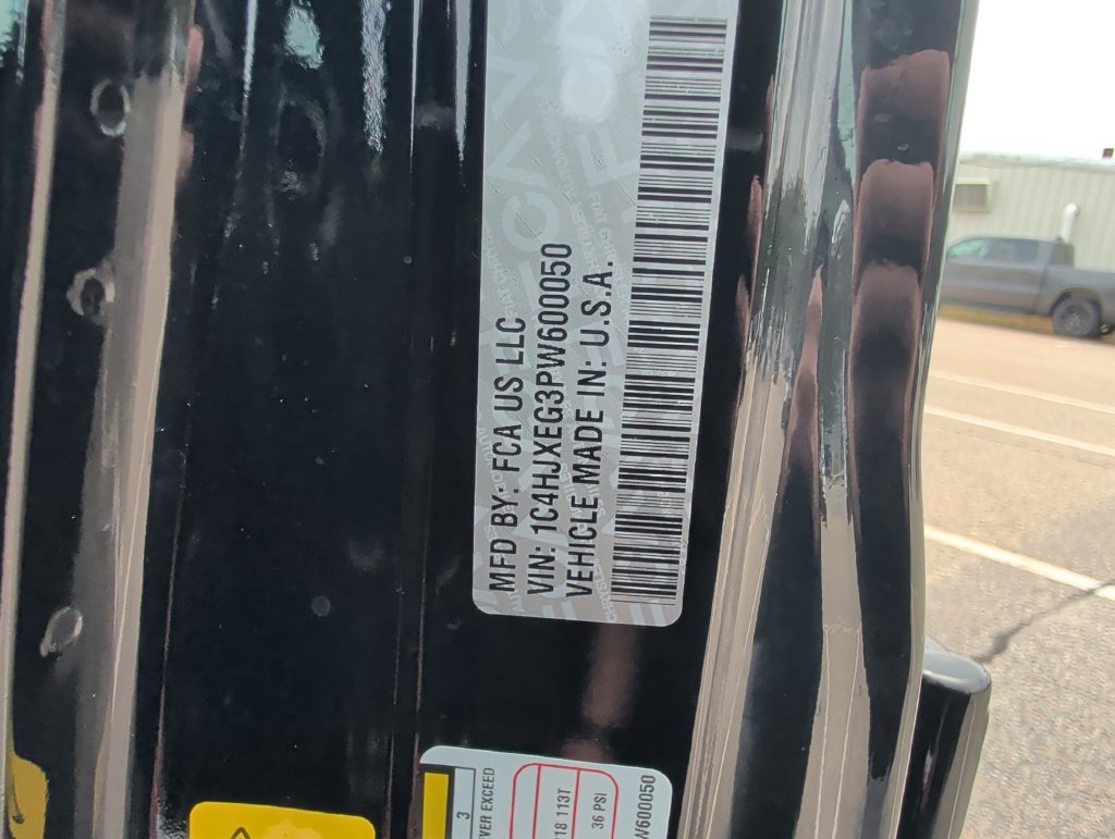 Used 2023 Jeep Wrangler Unlimited Sahara AWD/4WD image 33