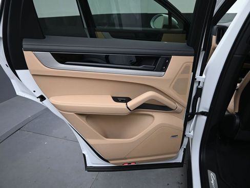 New 2026 Porsche Cayenne S image 19