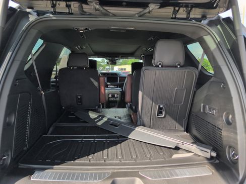Used 2024 GMC Yukon Denali Ultimate AWD/4WD image 5
