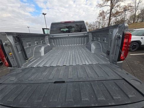 Used 2025 GMC Sierra 1500 SLT image 24