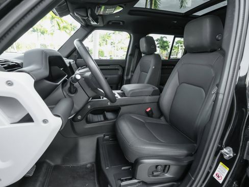 Used 2025 Land Rover Defender 110 S image 15