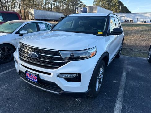 Used 2023 Ford Explorer XLT w/ Equipment Group 202A image 11