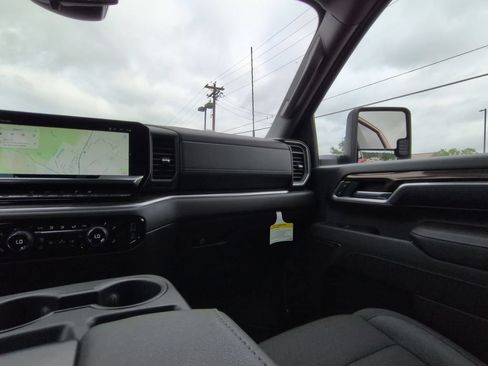 Used 2025 Chevrolet Silverado 2500 LT w/ Convenience Package AWD/4WD image 3