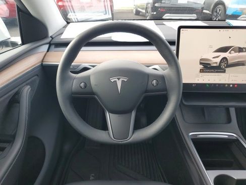 Used 2024 Tesla Model Y Long Range image 19