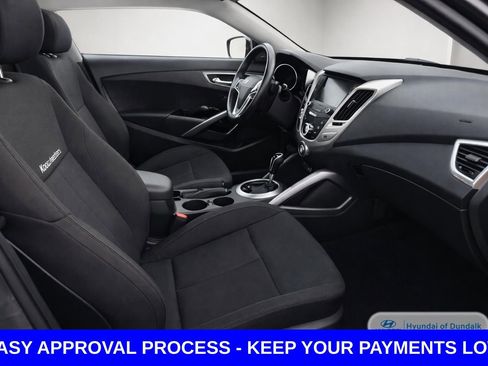 Used 2017 Hyundai Veloster Value Edition image 15