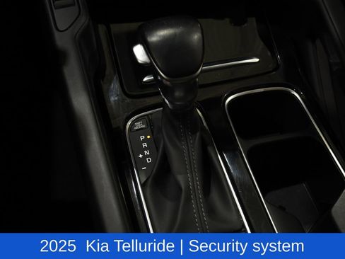 Used 2025 Kia Telluride S FWD image 21