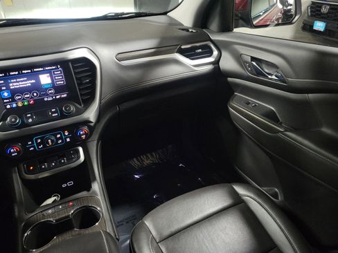 Used 2023 GMC Acadia SLT image 17
