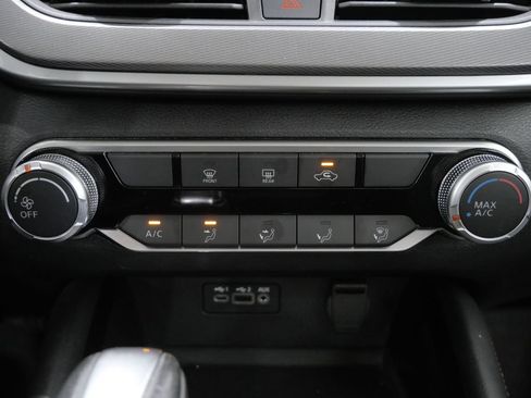 Used 2024 Nissan Altima 2.5 SR FWD image 18