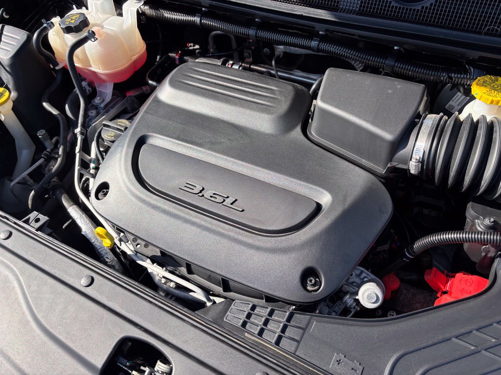 Used 2025 Chrysler Voyager LX FWD image 29