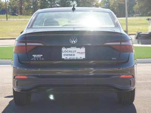Used 2024 Volkswagen Jetta SE image 3
