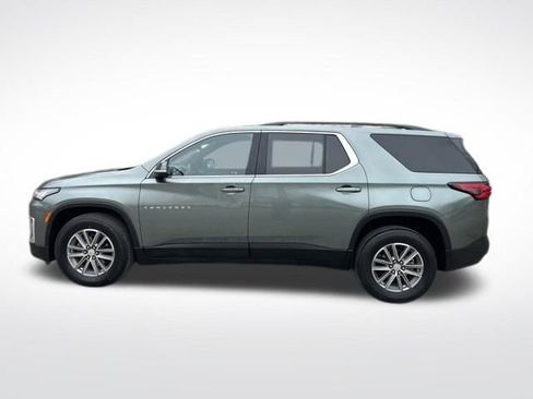 Used 2023 Chevrolet Traverse LT image 2