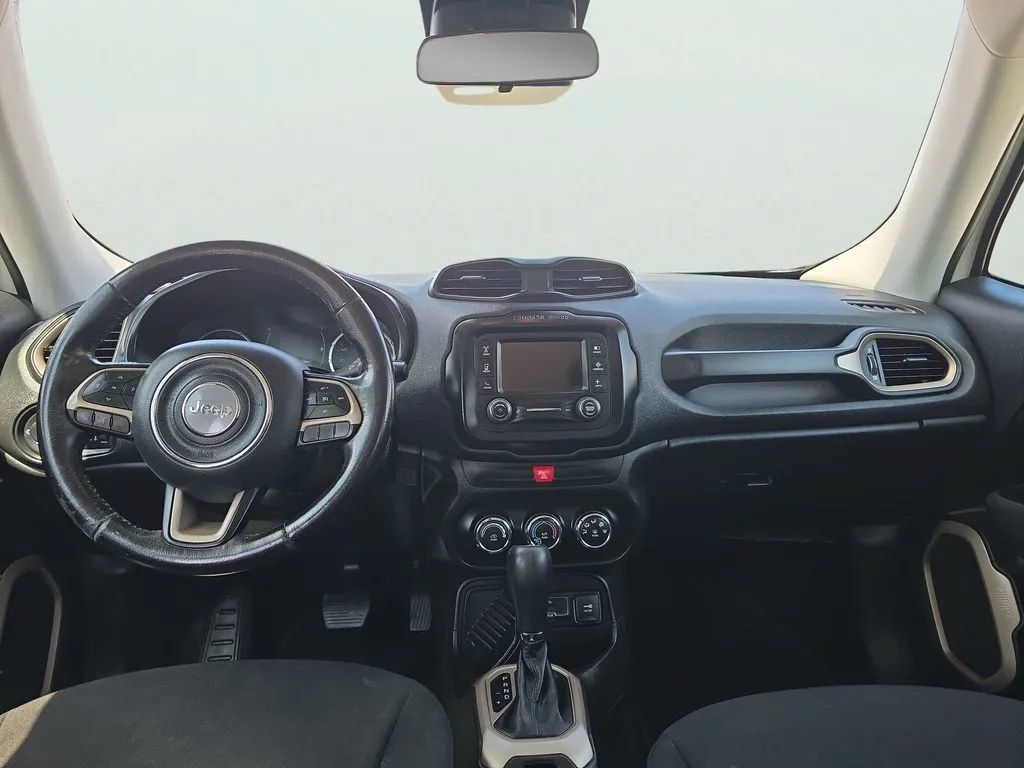 Used 2016 Jeep Renegade Latitude FWD image 10