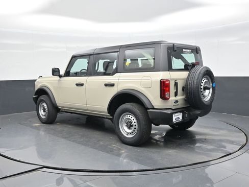 New 2025 Ford Bronco 4-Door image 4