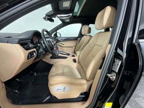 Used 2023 Porsche Macan image 16