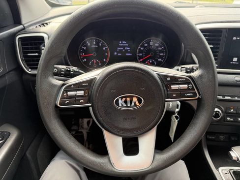 Used 2022 Kia Sportage LX image 9