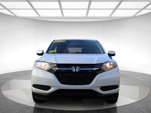 Used 2017 Honda HR-V LX image 2