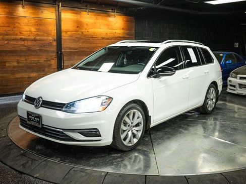 Used 2018 Volkswagen Golf SEL FWD image 2