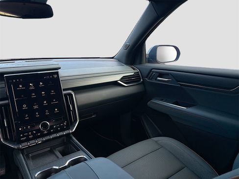 Used 2025 GMC Acadia AT4 image 24