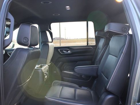 Used 2023 Chevrolet Suburban Premier image 27