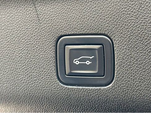 Certified 2022 Cadillac Escalade Sport Platinum RWD image 9