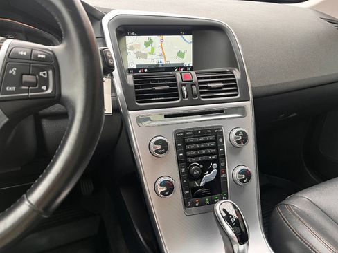 Used 2017 Volvo XC60 T6 Dynamic w/ Climate Package image 12