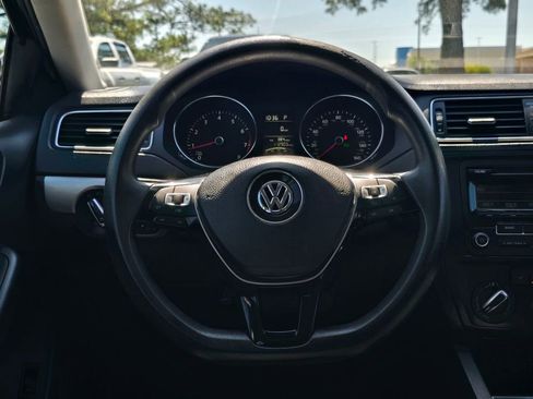Used 2015 Volkswagen Jetta SE FWD image 14