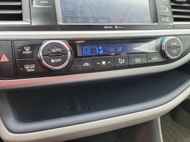 Used 2015 Toyota Highlander XLE FWD image 12