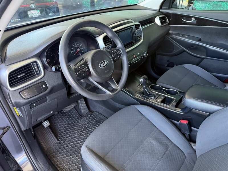 Used 2017 Kia Sorento FWD image 15