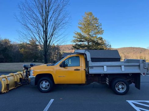 Used 2010 Chevrolet Silverado 3500 W/T w/ Snow Plow Prep Package image 5