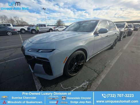 Used 2024 BMW i7 xDrive60 image 1