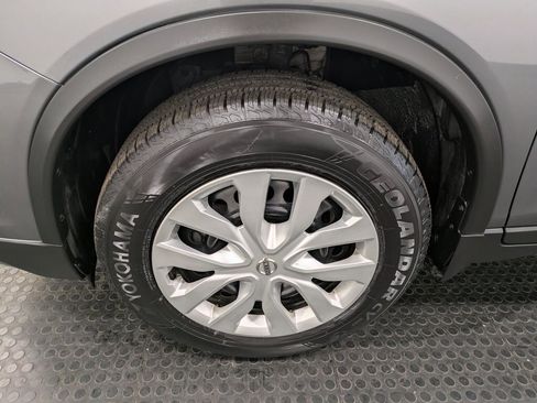 Used 2019 Nissan Rogue S image 7