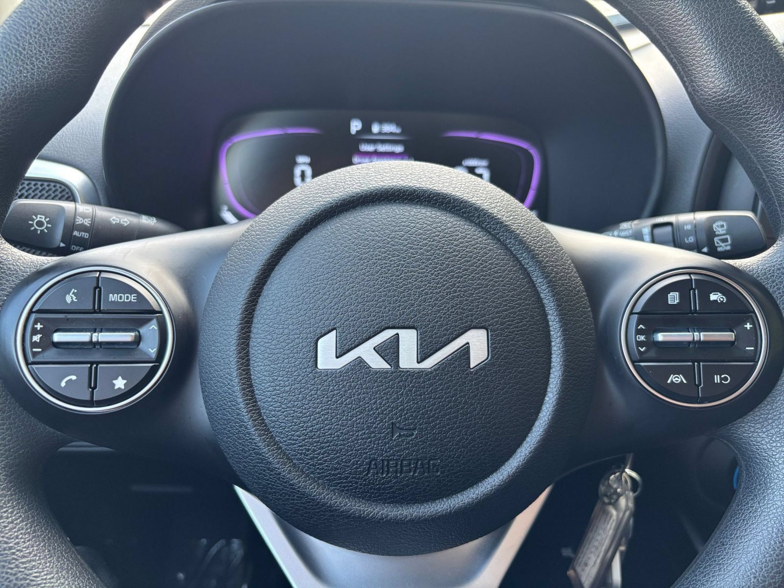 Used 2025 Kia Soul LX w/ LX Technology Package FWD image 25