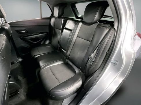 Used 2022 Chevrolet Trax LT w/ Redline Edition image 21