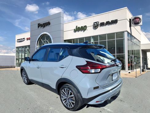 Used 2023 Nissan Kicks SV image 3