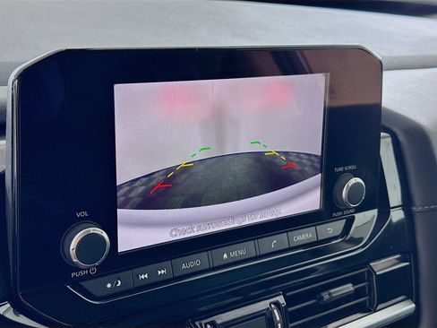 Used 2025 Nissan Pathfinder SV image 22