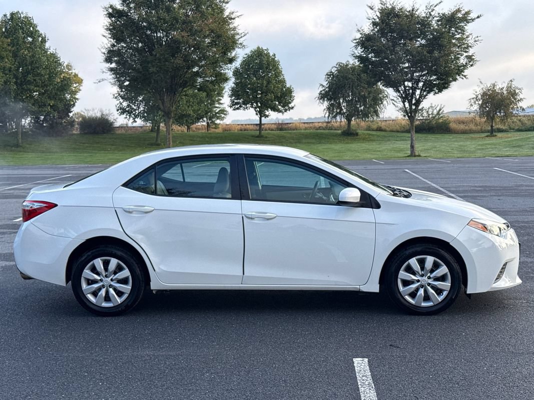 Used 2016 Toyota Corolla LE FWD image 8