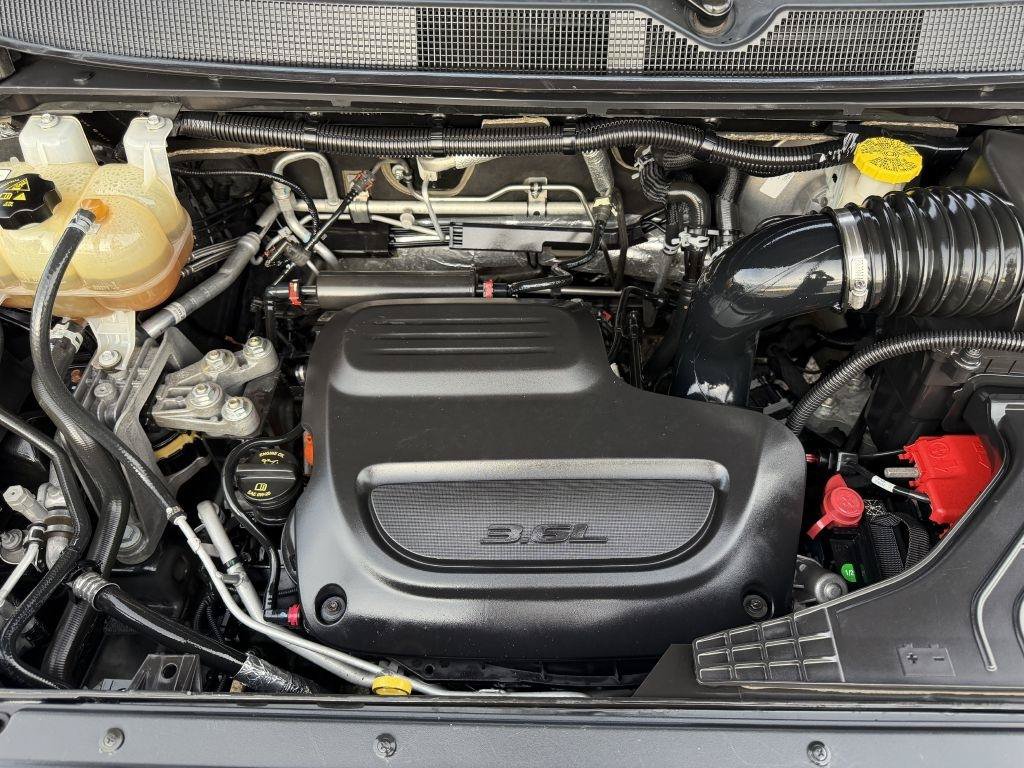 Used 2020 Chrysler Pacifica Touring-L FWD image 35
