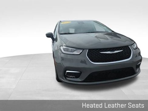 Used 2023 Chrysler Pacifica Touring-L image 5