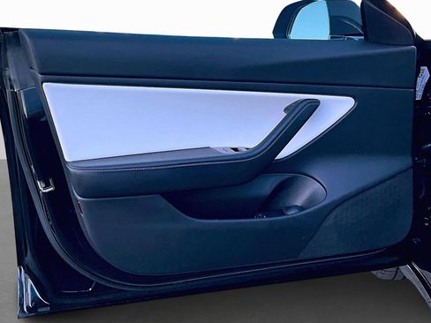 Used 2018 Tesla Model 3 Long Range image 16